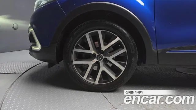 2018 Renault New QM3 RE Sold VIN VF12RS01AJW336019 – trunk area