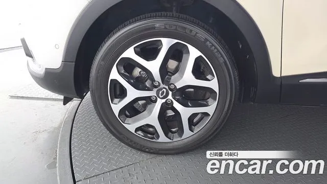 2018 Renault New QM3 RE Sold VIN VF12RS01AJW930996 – trunk area