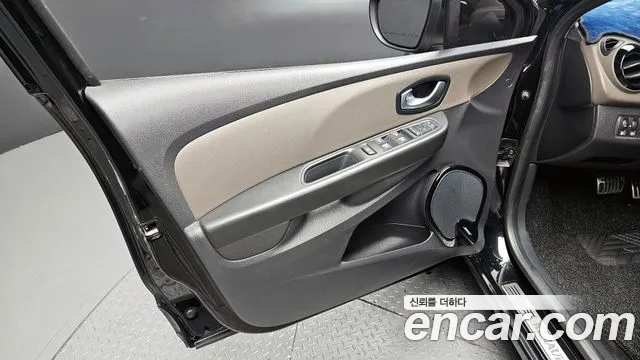 2018 Renault Clio Intens Sold VIN VF15RBJ0DJR024698 – interior seats