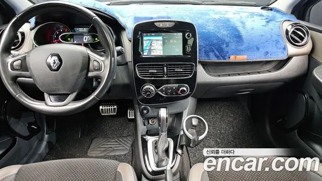 2018 Renault Clio Intens Sold VIN VF15RBJ0DJR024698 – trunk area