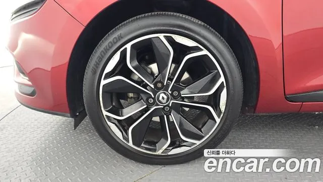 2018 Renault Clio Intens Sold VIN VF15RBJ0DJR024915 – trunk area