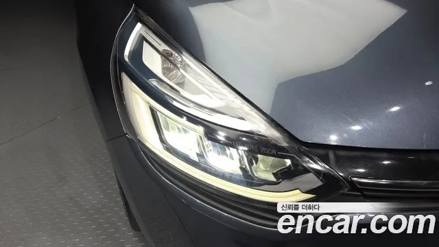 2018 Renault Clio Intens Sold VIN VF15RBJ0DJR025120 – front exterior