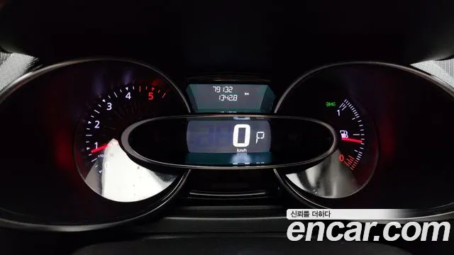 2018 Renault Clio Intens Sold VIN VF15RBJ0DJR436565 – front exterior