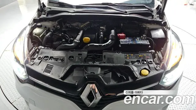 2018 Renault Clio Intens Sold VIN VF15RBJ0DJR437981 – rear exterior