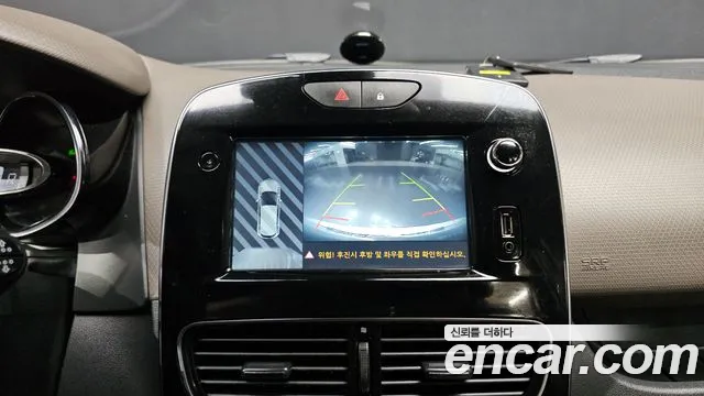 2018 Renault Clio Intens Sold VIN VF15RBJ0DJR437981 – interior seats