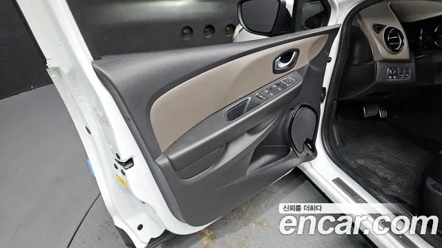 2018 Renault Clio Intens Sold VIN VF15RBJ0DJR437981 – engine bay