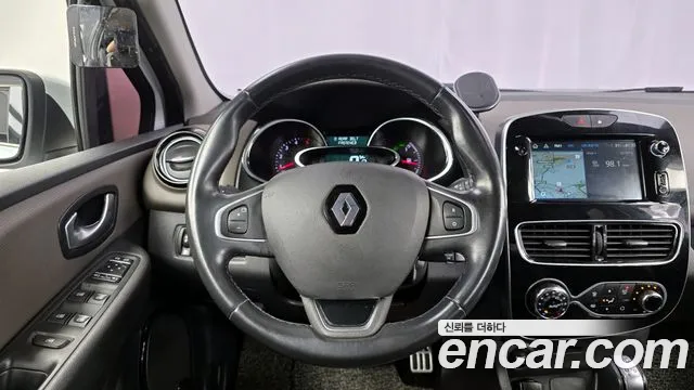 2018 Renault Clio Intens Sold VIN VF15RBJ0DJR445678 – front exterior