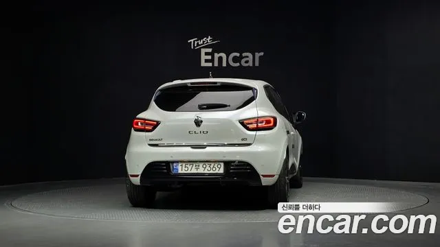 2018 Renault Clio Intens VIN VF15RBJ0DJR445678