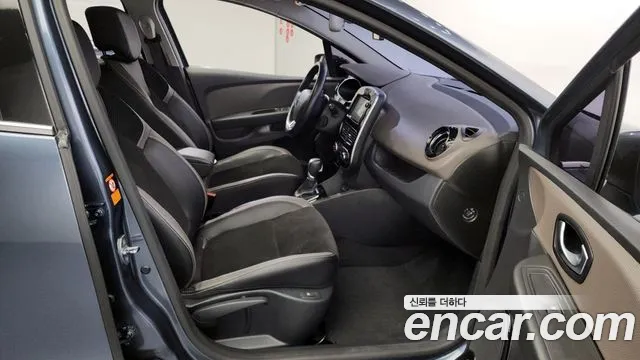 2019 Renault Clio Intens Panoramic Sold VIN VF1R98004KR930816 – side profile