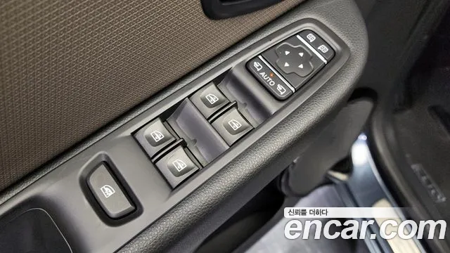 2019 Renault Clio Intens Panoramic Sold VIN VF1R98004KR930816 – interior seats