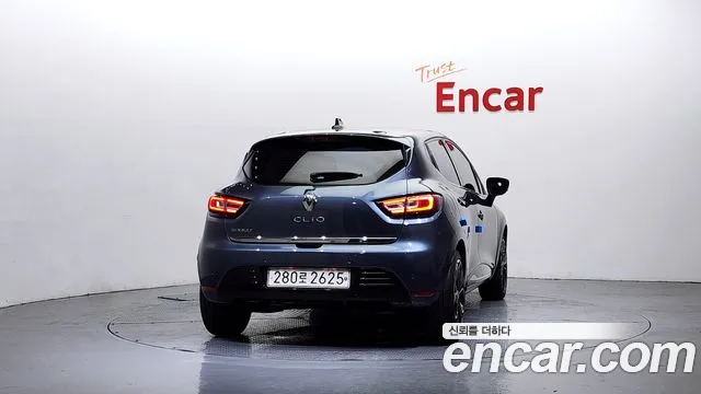 2019 Renault Clio Intens Panoramic Sold VIN VF1R98004KR930816 – trunk area