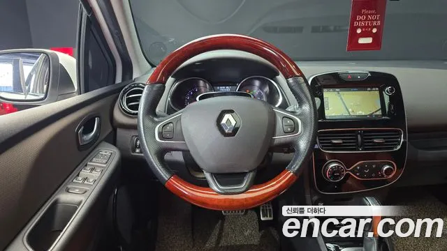 2019 Renault Clio Intens Panoramic Sold VIN VF1R98005KR775855 – exterior detail