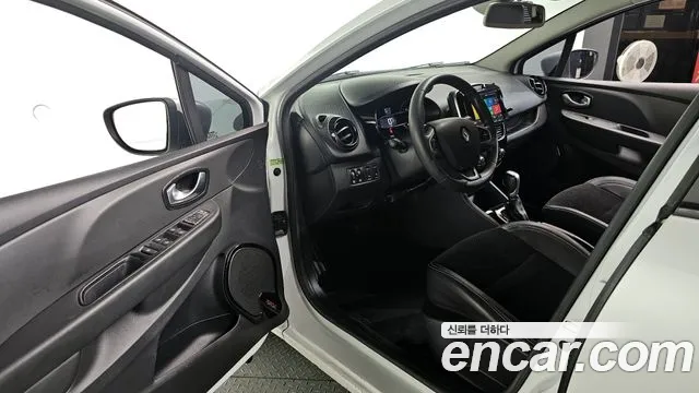 2019 Renault Clio ZEN Sold VIN VF1R98005KR904760 – exterior detail