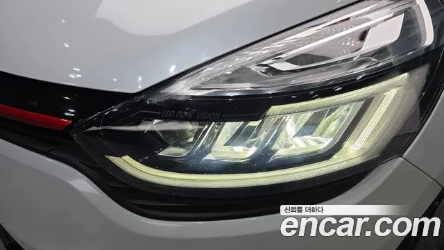 2019 Renault Clio Intens Panoramic Sold VIN VF1R98007KR943348 – front exterior