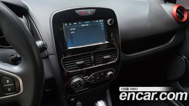 2019 Renault Clio Intens Panoramic Sold VIN VF1R9800XKR951315 – dashboard