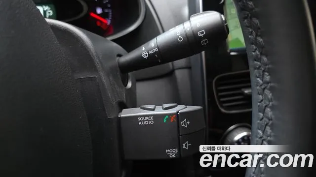 2019 Renault Clio Intens Panoramic Sold VIN VF1R9800XKR951315 – interior seats