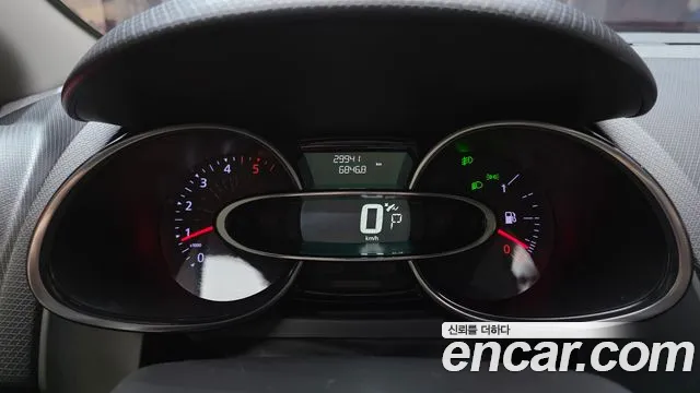 2019 Renault Clio Intens Panoramic Sold VIN VF1R9800XKR951315 – exterior detail