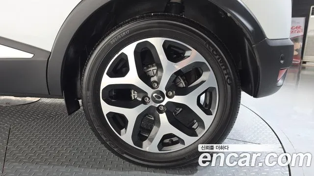 2019 Renault New QM3 RE Sold VIN VF1S87001KW860322 – trunk area