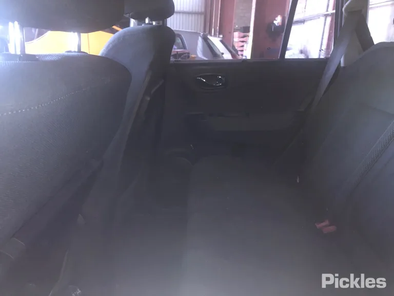 null   Used VIN VF1VY0C028C279552 – interior seats