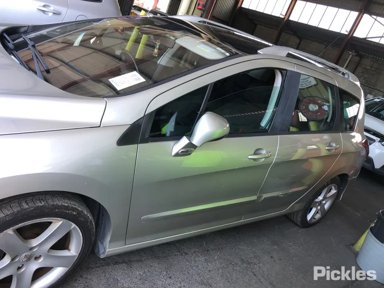 2008 Peugeot 308 Used VIN VF34HRHRJ55221495 – undercarriage 2008 Peugeot 308 Used VIN VF34HRHRJ55221495 – undercarriage
