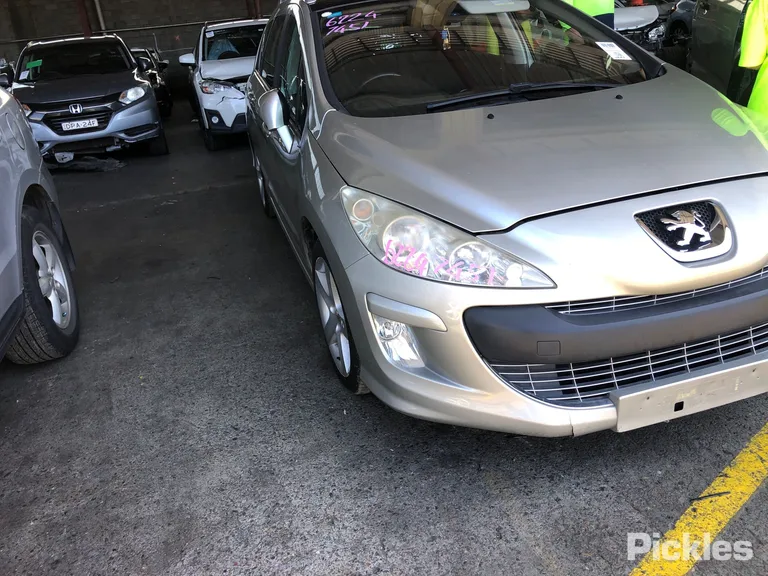2008 Peugeot 308 Used VIN VF34HRHRJ55221495 – trunk area 2008 Peugeot 308 Used VIN VF34HRHRJ55221495 – trunk area