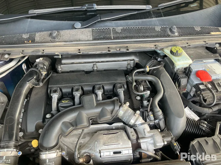 2015 Peugeot 308 Used VIN VF3L35GXVES266274 – exterior detail 2015 Peugeot 308 Used VIN VF3L35GXVES266274 – exterior detail