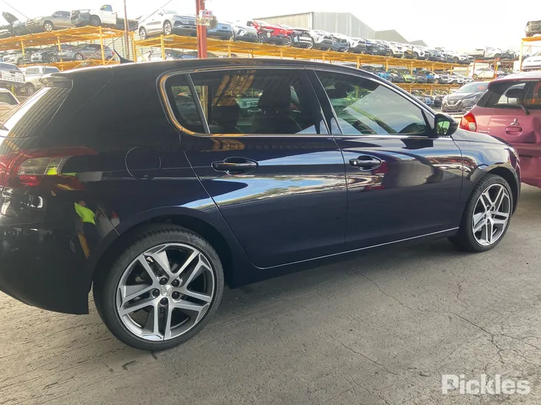 2015 Peugeot 308 Used VIN VF3L35GXVES266274 – photo 15 2015 Peugeot 308 Used VIN VF3L35GXVES266274 – photo 15