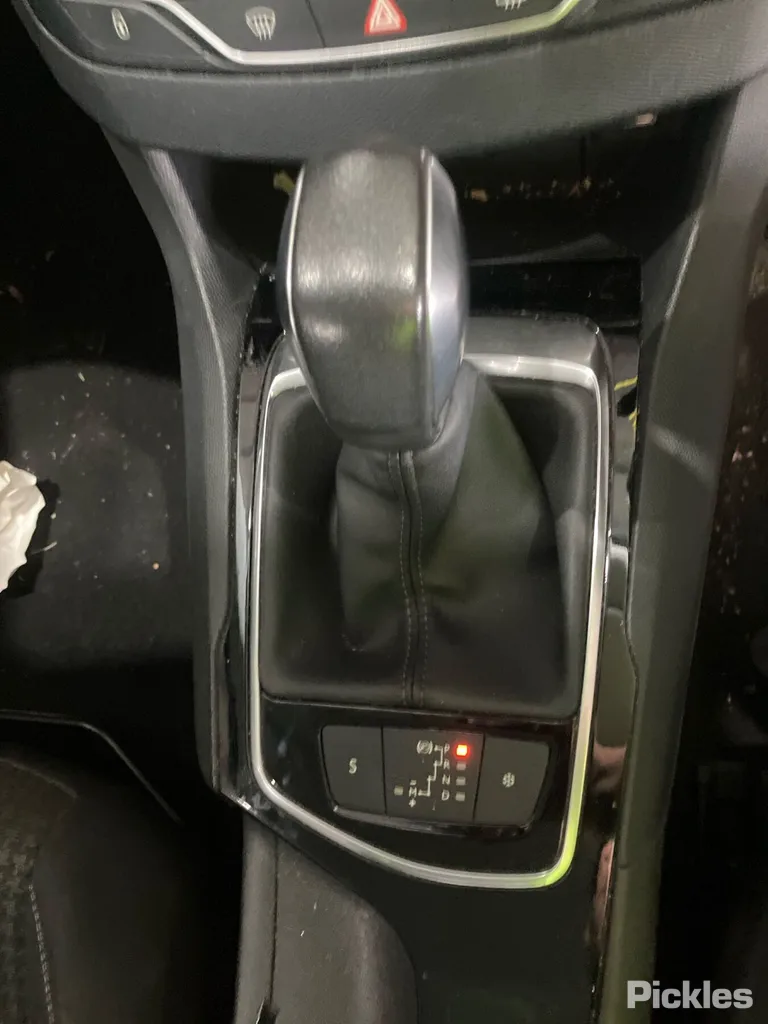 2018 Peugeot 308 Used VIN VF3LPHNWWJS266805 – engine bay
