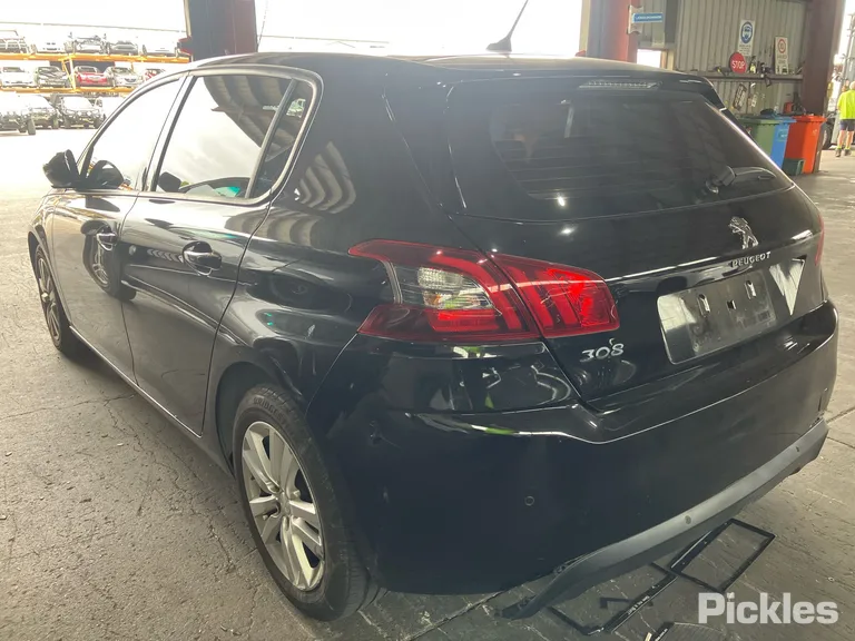 2018 Peugeot 308 Used VIN VF3LPHNWWJS266805 – photo 29