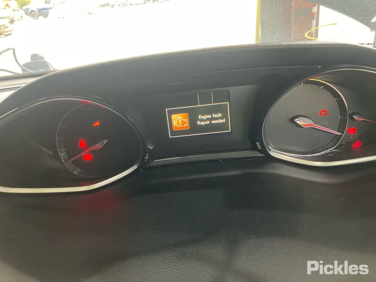 2018 Peugeot 308 Used VIN VF3LPHNWWJS266805 – photo 30
