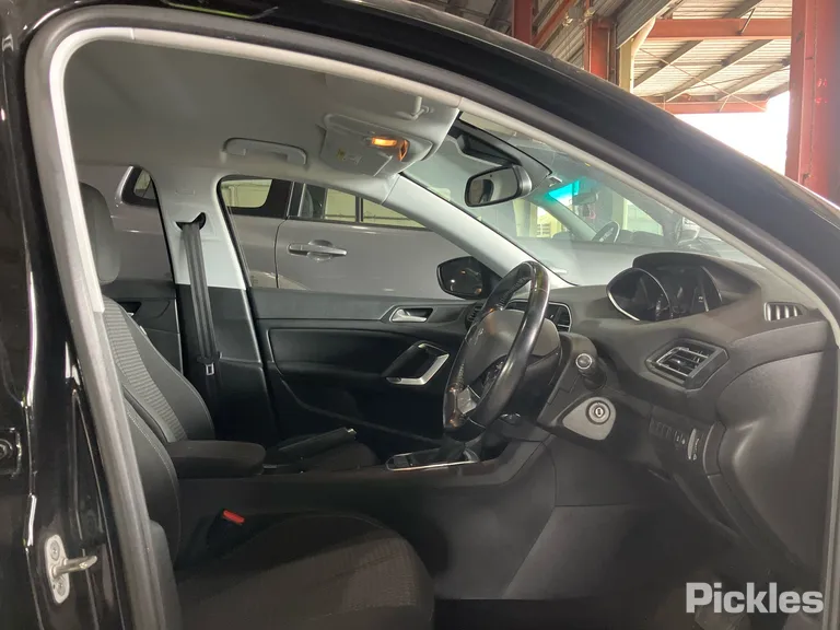 2018 Peugeot 308 Used VIN VF3LPHNWWJS266805 – photo 42