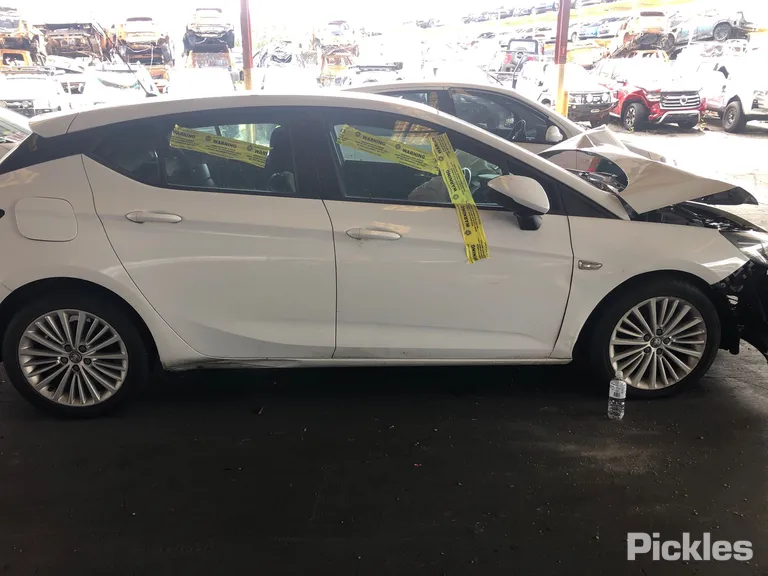 2017 Holden Astra Used VIN W0LBF6ECXHG179727 – photo 27