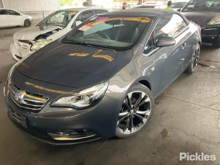 2015 Holden Cascada Used VIN W0LWT3D94GG003334 – trunk area
