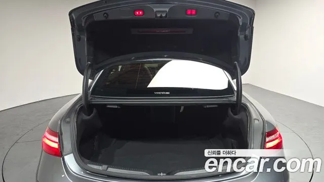 2020 Mercedes-Benz E-Class W213 E450 4MATIC Coupe Sold VIN W1K1J6JBXLF133599 – trunk area