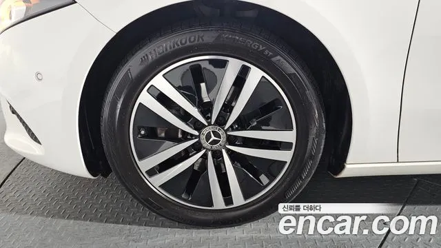 2021 Mercedes-Benz A-Class W177 A200d Sedan Sold VIN W1K3G1CB2MJ258361 – front exterior