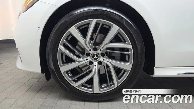 2024 Mercedes-Benz E-Class W214 E220d 4MATIC Exclusive Sold VIN W1KLF0FB4RA031835 – exterior detail