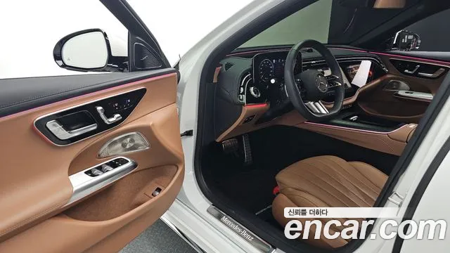 2025 Mercedes-Benz E-Class W214 E300 4MATIC AMG Line Sold VIN W1KLF4HB5SA158295 – trunk area
