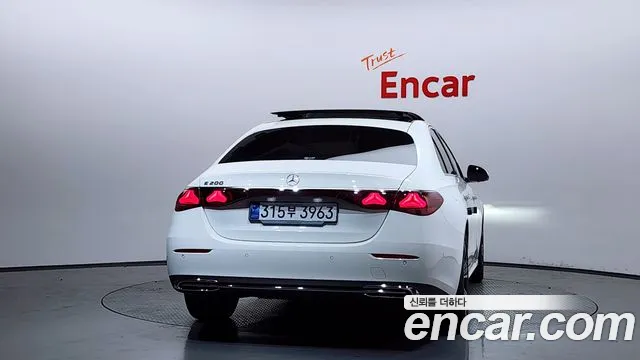 2024 Mercedes-Benz E-Class W214 E200 Avantgarde Sold VIN W1KLF5AB5RA082474 – exterior detail
