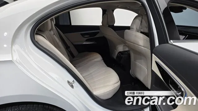 2024 Mercedes-Benz E-Class W214 E200 Avantgarde Sold VIN W1KLF5AB6RA046180 – trunk area