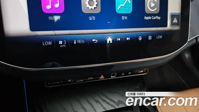 2025 Mercedes-Benz E-Class W214 E200 Avantgarde Sold VIN W1KLF5AB9SA157277 – engine bay