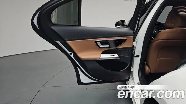 2025 Mercedes-Benz E-Class W214 E200 Avantgarde Sold VIN W1KLF5AB9SA157277 – exterior detail