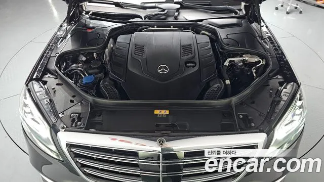 2020 Mercedes-Benz S-Class W222 S560L 4MATIC Sold VIN W1KUG8GB3LA571523 – engine bay