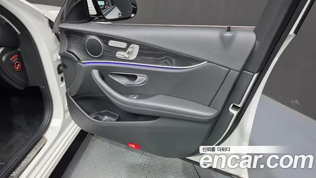 2020 Mercedes-Benz E-Class W213 E220d Avantgarde Sold VIN W1KZF0EB111111111 – exterior detail 2020 Mercedes-Benz E-Class W213 E220d Avantgarde Sold VIN W1KZF0EB111111111 – exterior detail