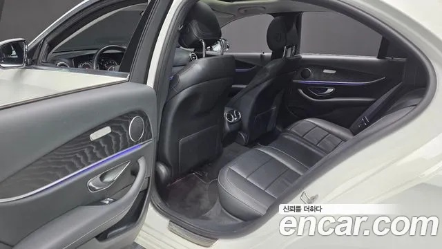 2020 Mercedes-Benz E-Class W213 E220d Avantgarde Sold VIN W1KZF0EB111111111 – trunk area 2020 Mercedes-Benz E-Class W213 E220d Avantgarde Sold VIN W1KZF0EB111111111 – trunk area