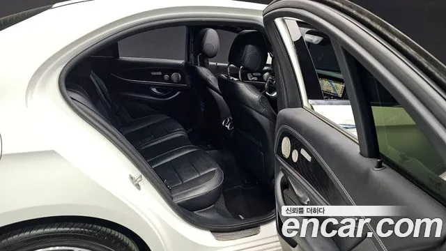 2022 Mercedes-Benz E-Class W213 E220d 4MATIC AMG Line Sold VIN W1KZF0FB6NB020902 – side profile