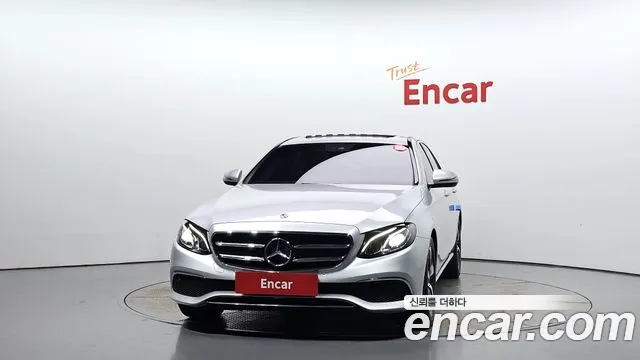 2020 Mercedes-Benz E-Class W213 E250 Avantgarde Sold VIN W1KZF4FB1LA767303 – exterior detail