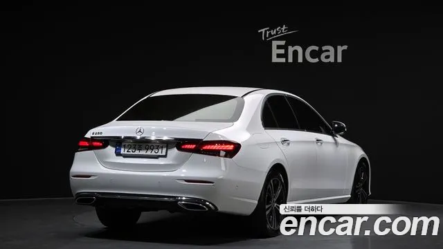 2022 Mercedes-Benz E-Class W213 E250 Avantgarde Sold VIN W1KZF4FB2NB011122 – exterior detail 2022 Mercedes-Benz E-Class W213 E250 Avantgarde Sold VIN W1KZF4FB2NB011122 – exterior detail