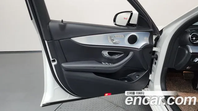 2020 Mercedes-Benz E-Class W213 E250 Avantgarde Sold VIN W1KZF4FB5LA845100 – interior seats