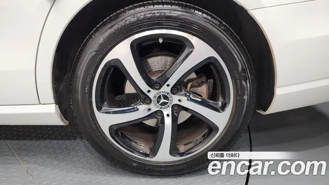 2020 Mercedes-Benz E-Class W213 E250 Avantgarde Sold VIN W1KZF4FB5LA845100 – undercarriage