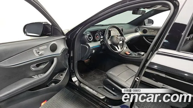 2020 Mercedes-Benz E-Class W213 E250 Avantgarde Sold VIN W1KZF4FB6LA835403 – trunk area